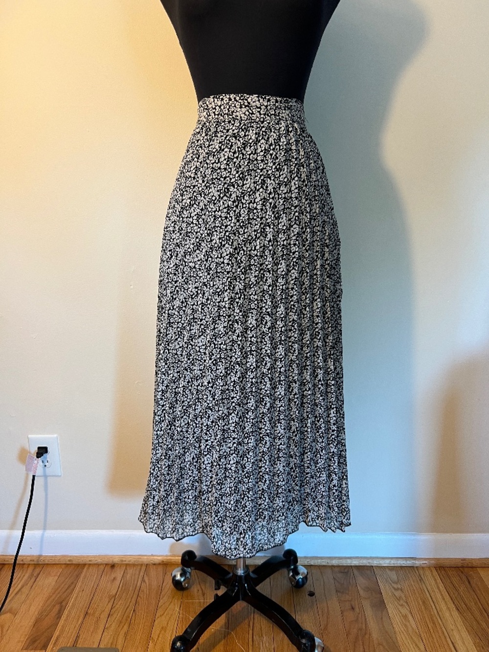 Japna Black and White Floral Midi Skirt
